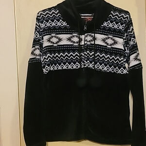 TrailCrest the Outdoorsman size Med. Black and White Fleece! Aztec design(#603)